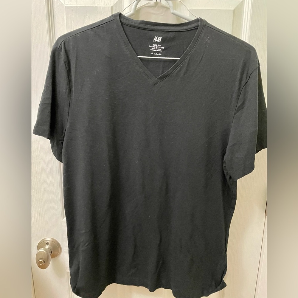 H&M. Slim fit tee. Black. Size XL. Stretch. Cotton/Spandex